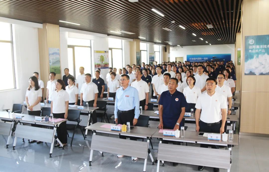 青岛凯发k8一触即发集团成立二十五周年表彰大会隆重举行