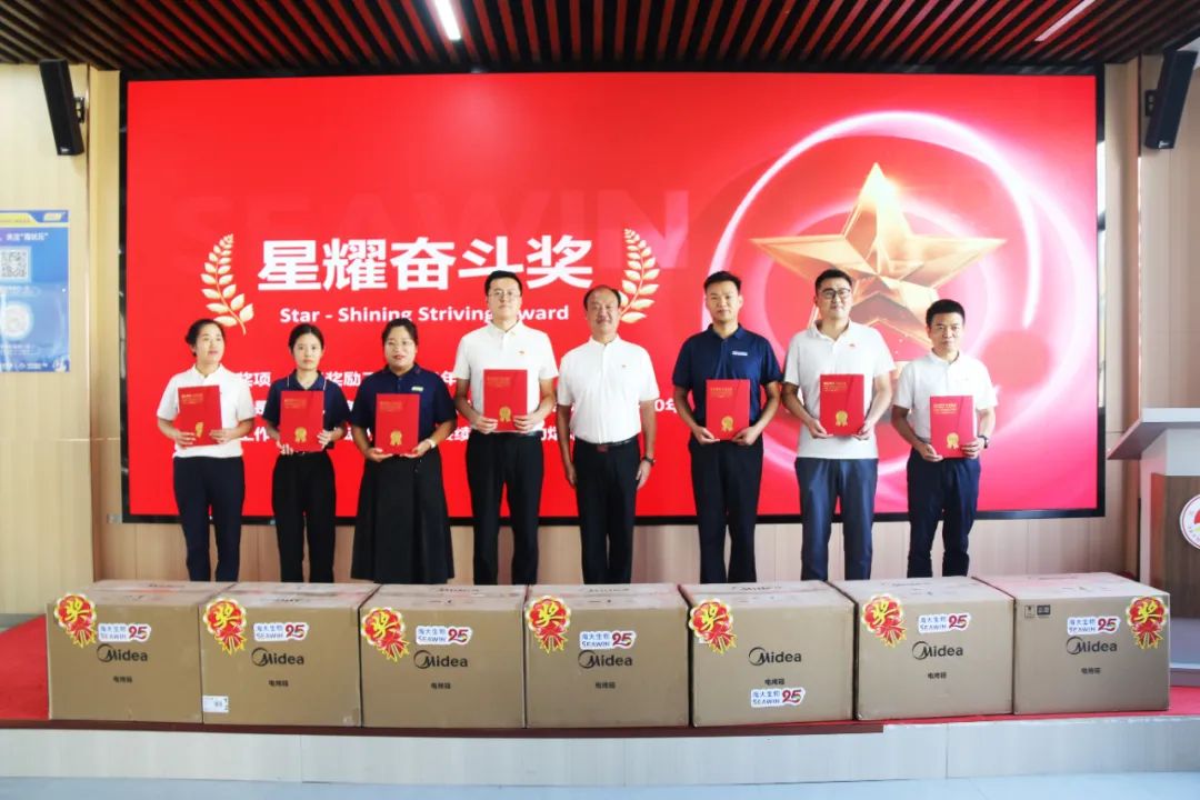 青岛凯发k8一触即发集团成立二十五周年表彰大会隆重举行