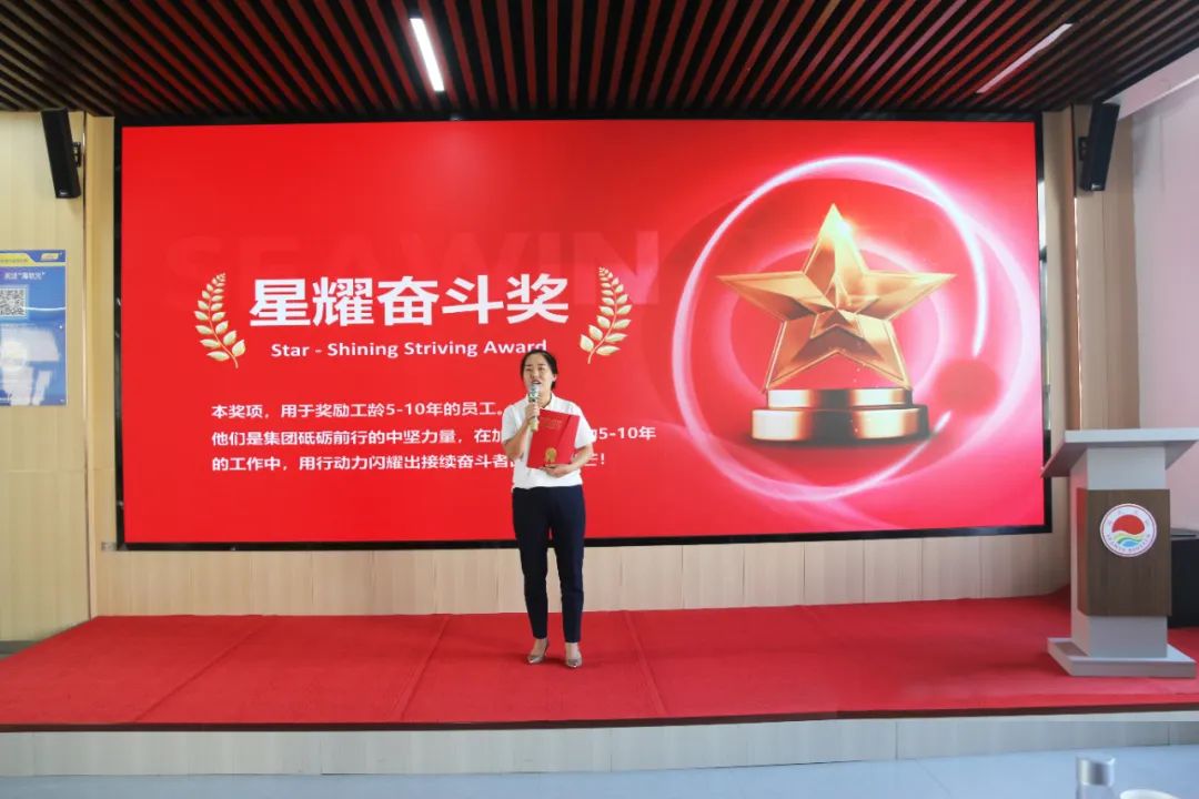 青岛凯发k8一触即发集团成立二十五周年表彰大会隆重举行