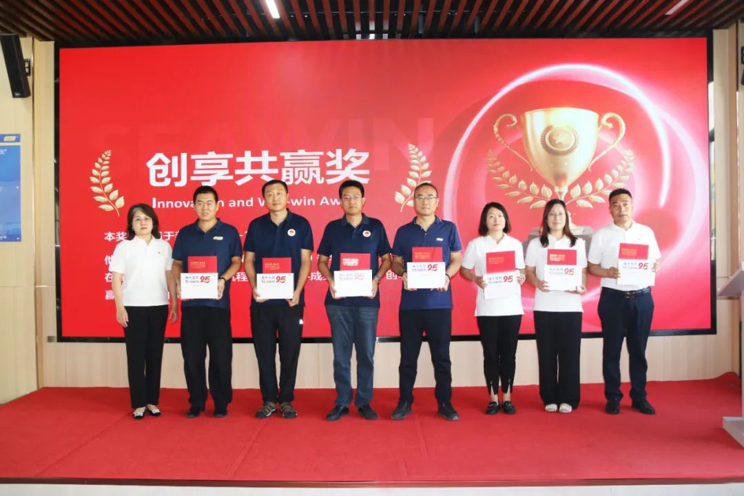 青岛凯发k8一触即发集团成立二十五周年表彰大会隆重举行