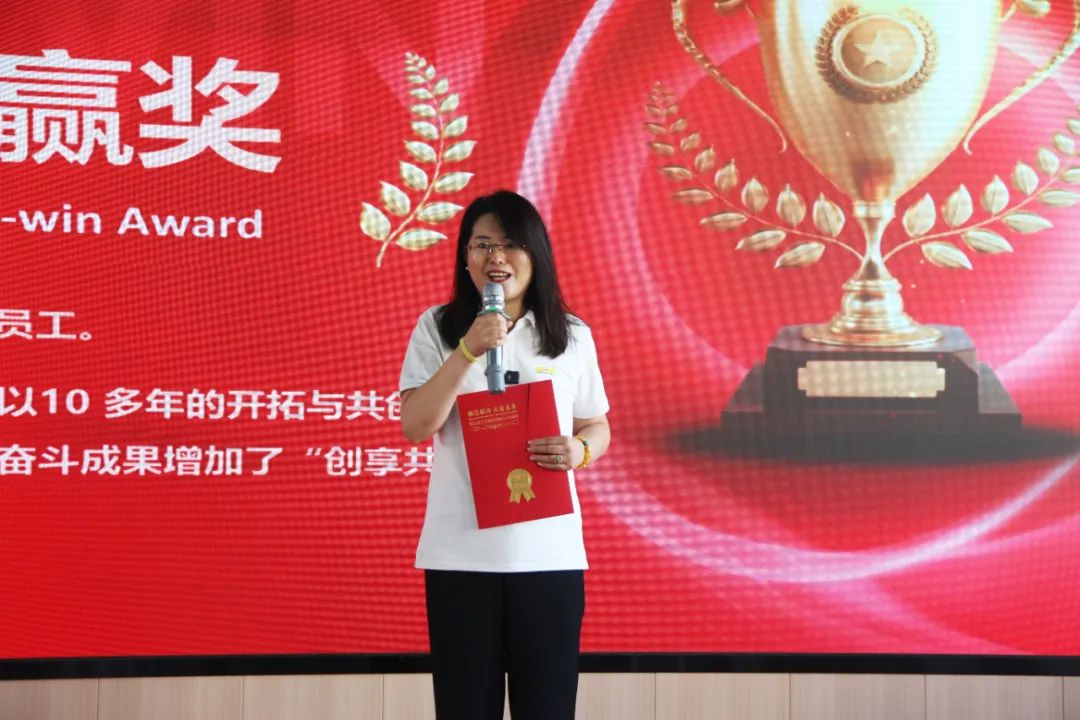 青岛凯发k8一触即发集团成立二十五周年表彰大会隆重举行